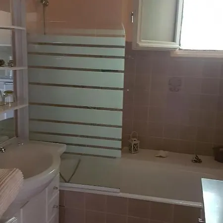 Joli De 26 M² Avec Veranda De 6 M² Calme Et Vue Sur Montagne